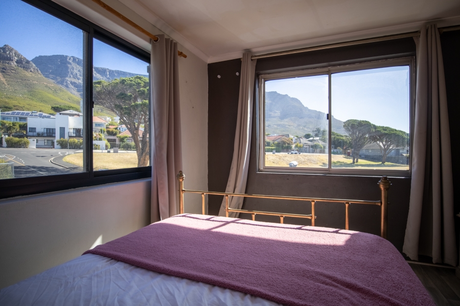 6 Bedroom Property for Sale in Vredehoek Western Cape